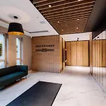 Top Apartment *