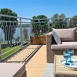 Top Apartment *