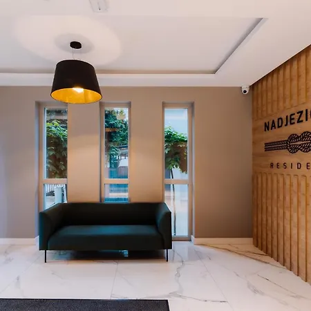 Top Apartment *